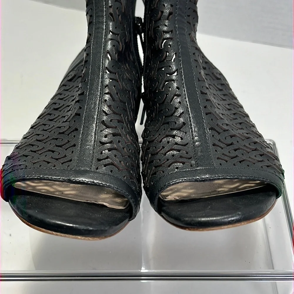 Vince Camuto Sternat “shooties”.